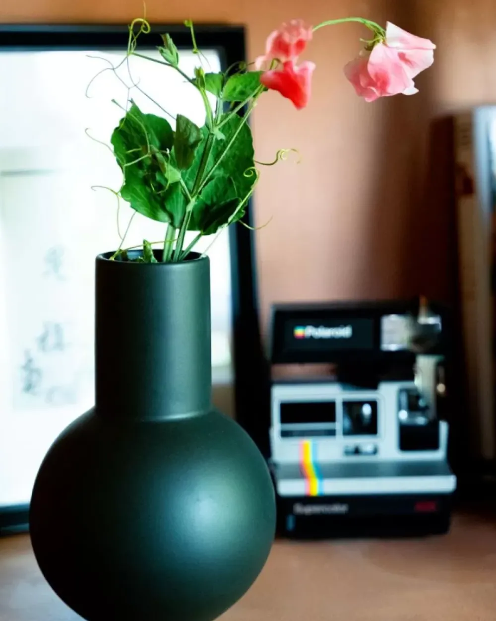 Motel a Miio Bola Vase M Dunkelgrun