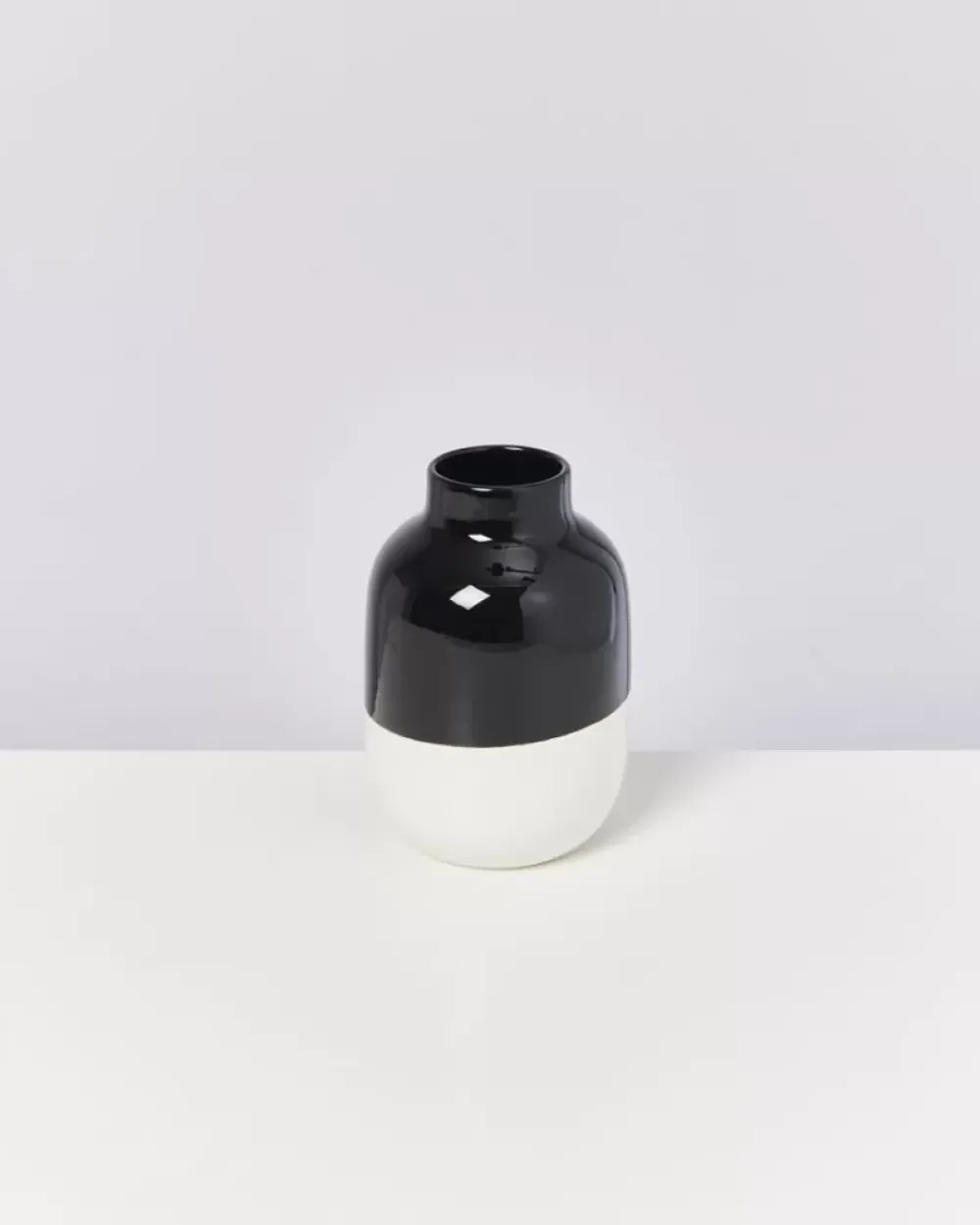 Motel a Miio Nuno Vase M Schwarz Weis